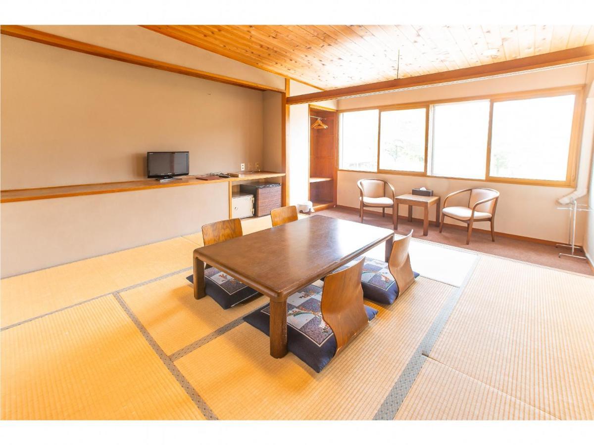 Nomad Hakuba Bed and Breakfast Exteriör bild