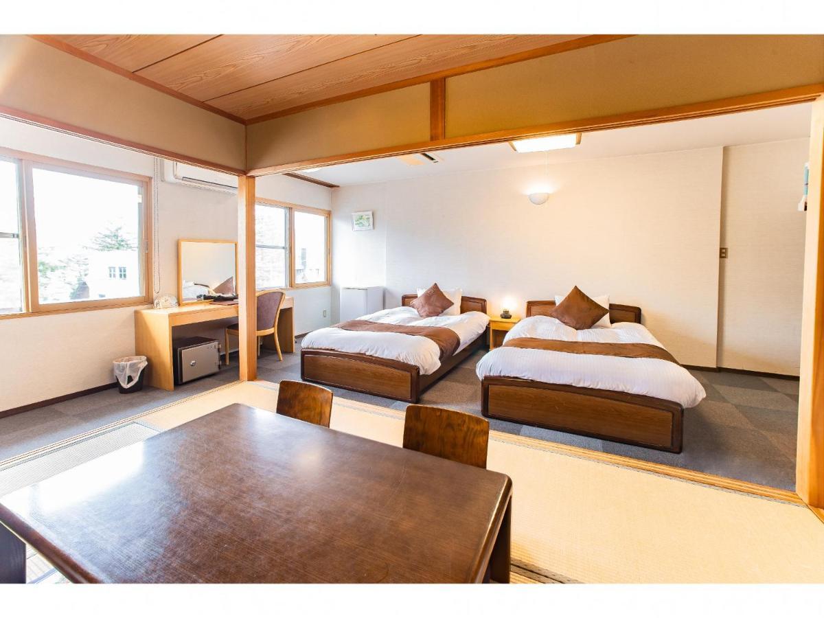 Nomad Hakuba Bed and Breakfast Exteriör bild