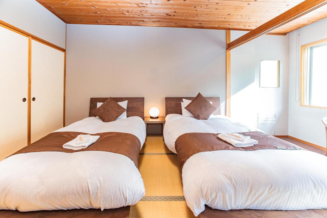 Nomad Hakuba Bed and Breakfast Exteriör bild