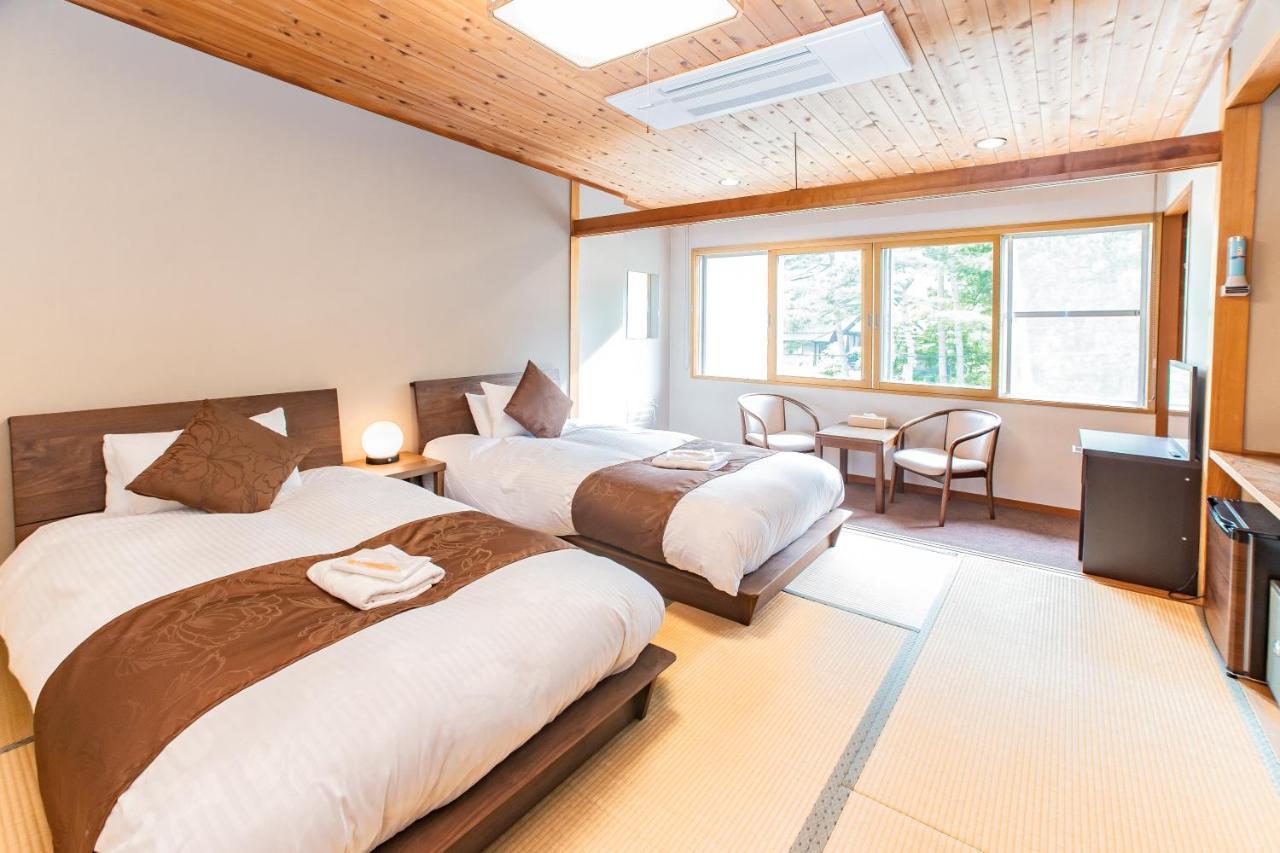 Nomad Hakuba Bed and Breakfast Exteriör bild