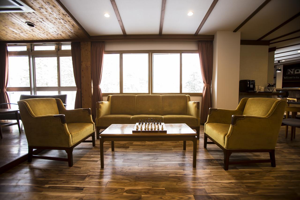 Nomad Hakuba Bed and Breakfast Exteriör bild